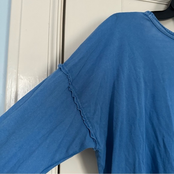 Women's V-Neck Long Sleeve Tops - Blue and Red - Picture 8 of 16